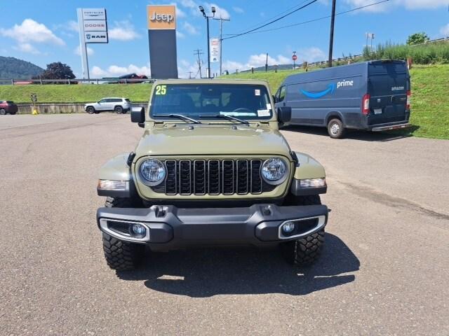 new 2025 Jeep Gladiator car, priced at $48,990