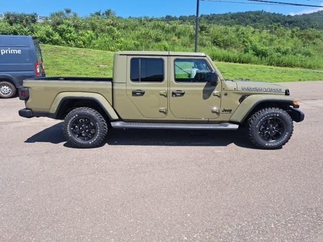 new 2025 Jeep Gladiator car, priced at $48,990