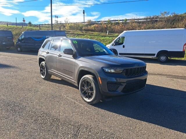 new 2025 Jeep Grand Cherokee car, priced at $44,969