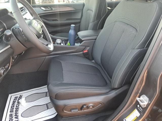 new 2025 Jeep Grand Cherokee car, priced at $42,643