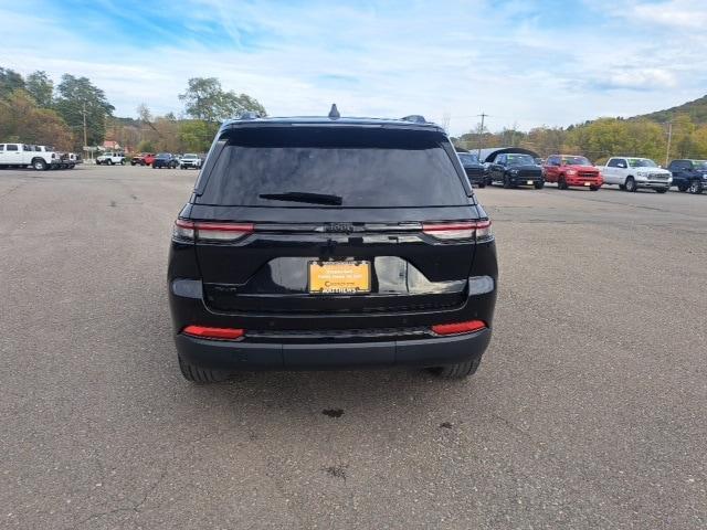 used 2022 Jeep Grand Cherokee car, priced at $31,425