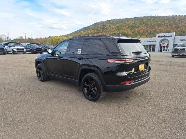 used 2022 Jeep Grand Cherokee car, priced at $31,425