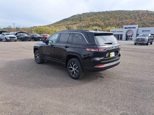 new 2025 Jeep Grand Cherokee car, priced at $42,221