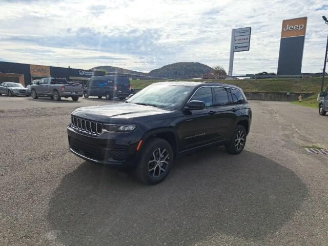 new 2025 Jeep Grand Cherokee car, priced at $42,221