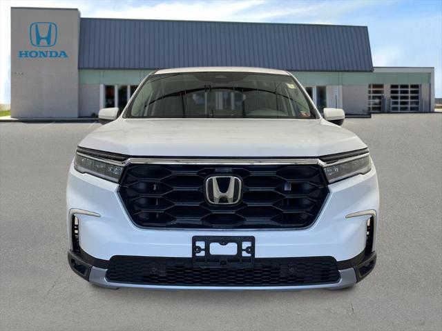 new 2025 Honda Pilot car, priced at $47,450