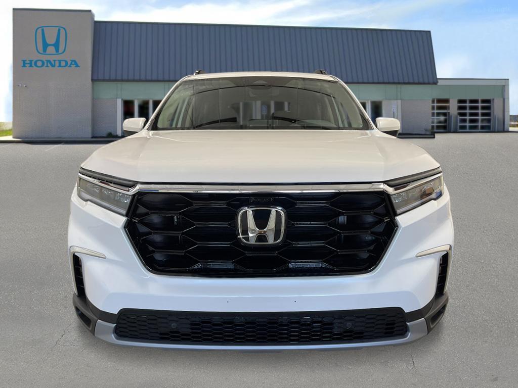new 2025 Honda Pilot car, priced at $51,550