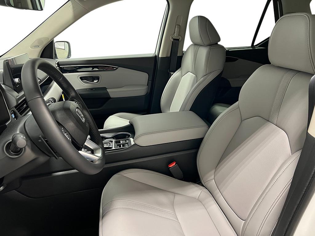 new 2025 Honda Pilot car, priced at $51,550
