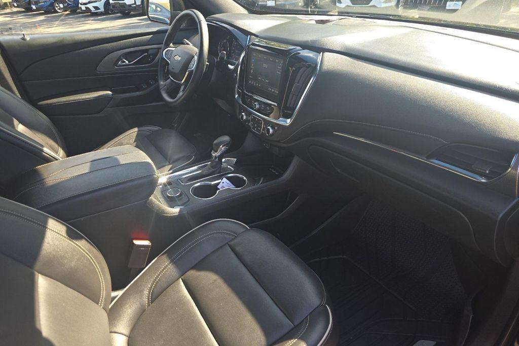 used 2023 Chevrolet Traverse car, priced at $33,695
