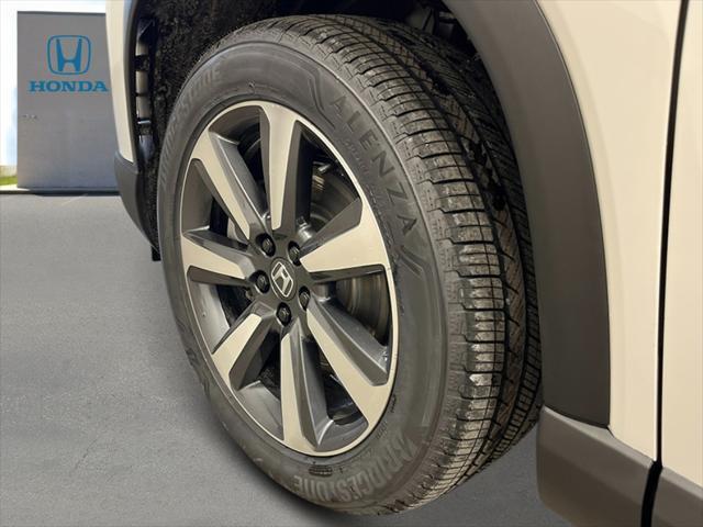 new 2025 Honda Pilot car, priced at $51,505