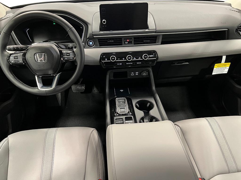 new 2025 Honda Pilot car, priced at $47,550