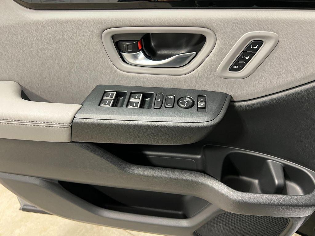 new 2025 Honda Pilot car, priced at $47,550