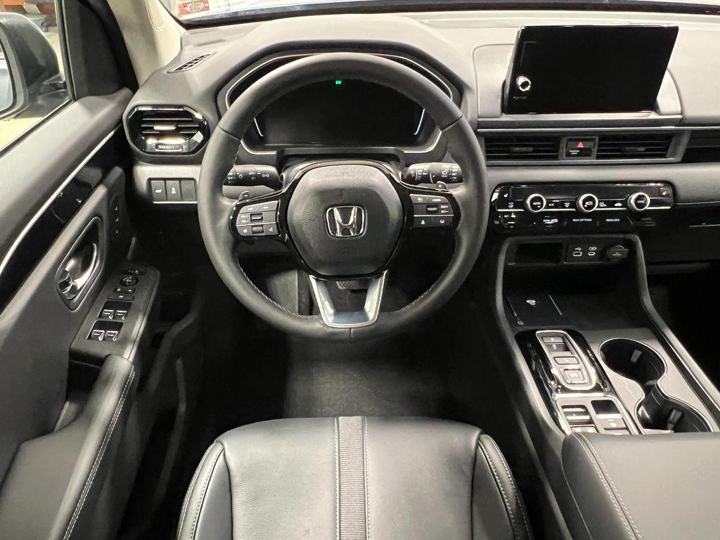 new 2025 Honda Pilot car, priced at $47,095