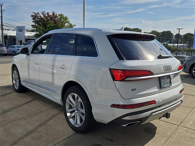 new 2025 Audi Q7 car, priced at $75,930