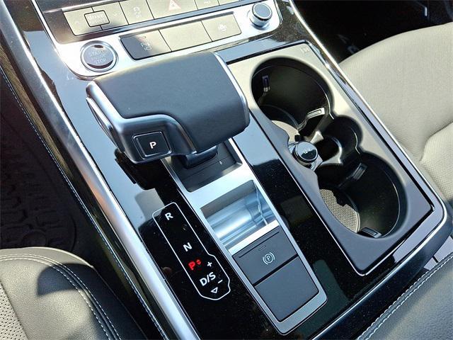 new 2025 Audi Q7 car, priced at $77,735