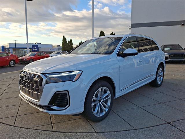 new 2025 Audi Q7 car, priced at $75,930