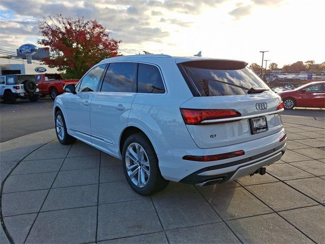 new 2025 Audi Q7 car, priced at $75,930