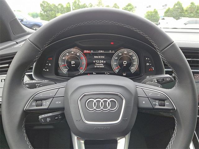 new 2025 Audi Q7 car, priced at $77,580
