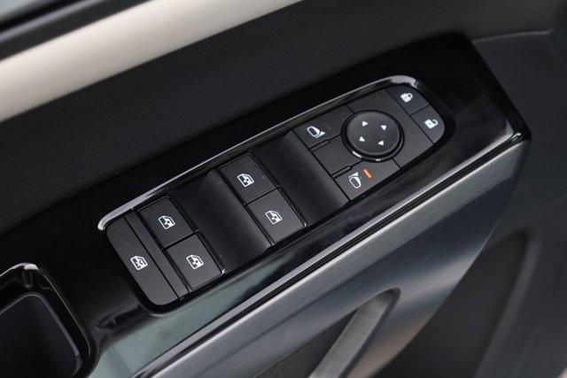 new 2025 Nissan Pathfinder car, priced at $46,174