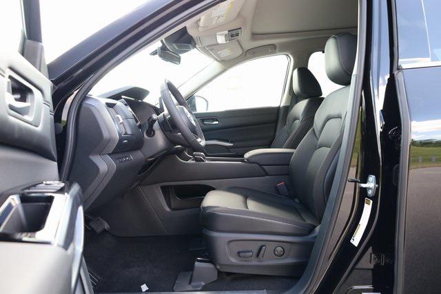 new 2025 Nissan Pathfinder car, priced at $43,302