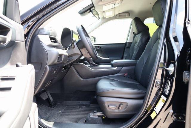 used 2023 Toyota Highlander car, priced at $33,980
