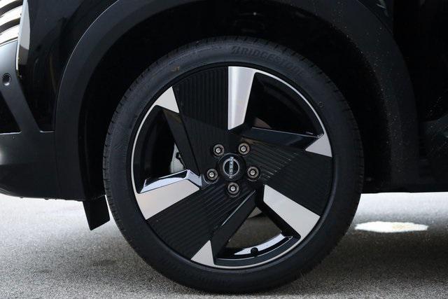 new 2025 Nissan Kicks car, priced at $28,293