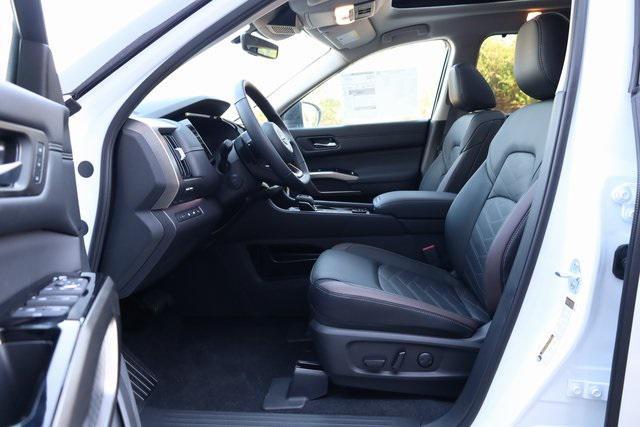 new 2025 Nissan Pathfinder car, priced at $43,906