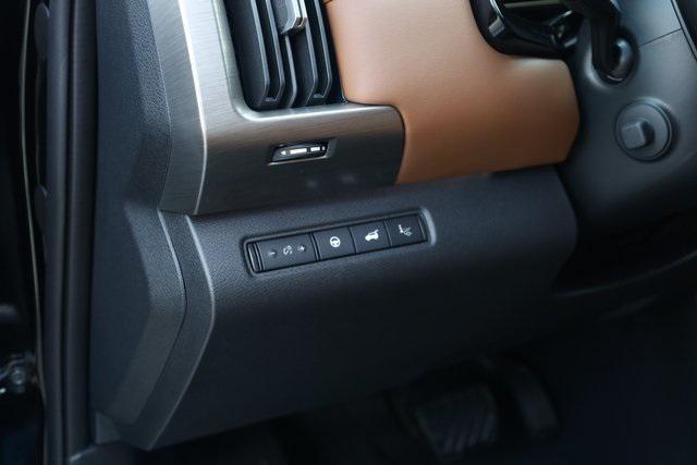 new 2025 Nissan Pathfinder car, priced at $45,722