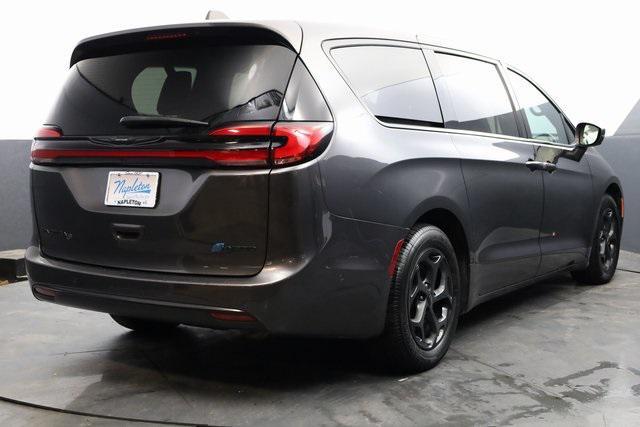 used 2022 Chrysler Pacifica Hybrid car, priced at $22,500