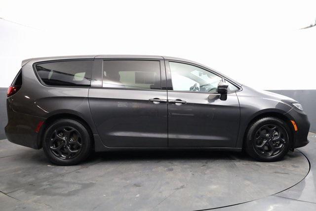 used 2022 Chrysler Pacifica Hybrid car, priced at $22,500