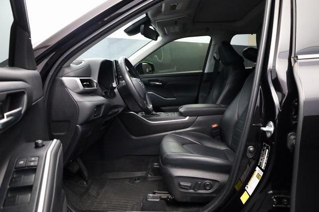 used 2022 Toyota Highlander car, priced at $35,990
