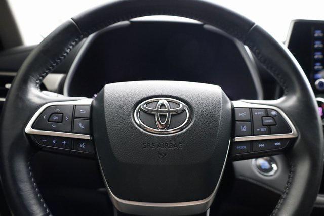 used 2022 Toyota Highlander car, priced at $35,990