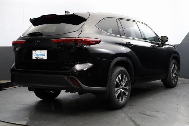 used 2022 Toyota Highlander car, priced at $35,990