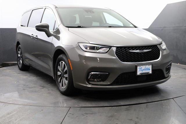 used 2022 Chrysler Pacifica Hybrid car, priced at $22,700