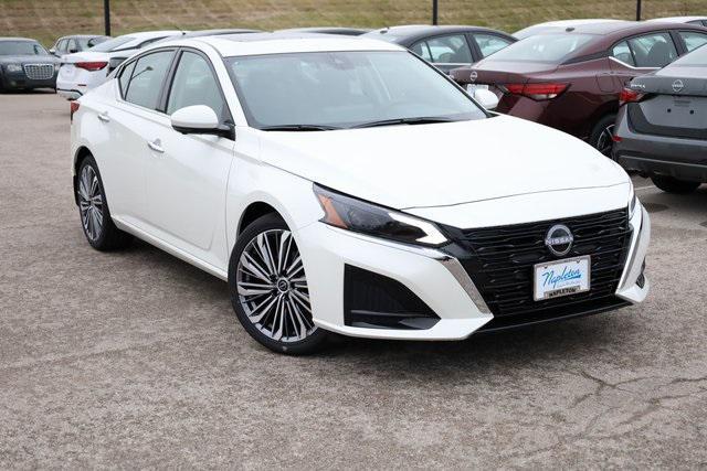 new 2025 Nissan Altima car, priced at $30,676