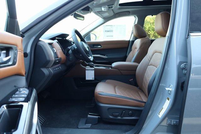 new 2025 Nissan Pathfinder car, priced at $44,195