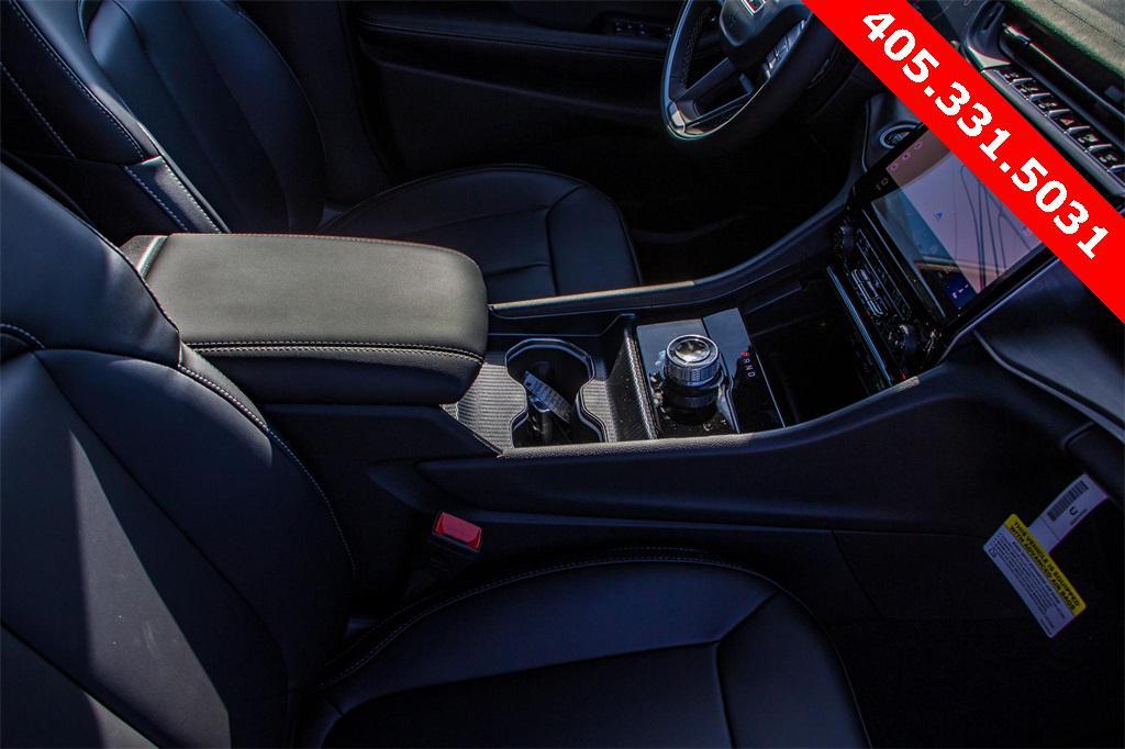 new 2025 Jeep Grand Cherokee car, priced at $38,156