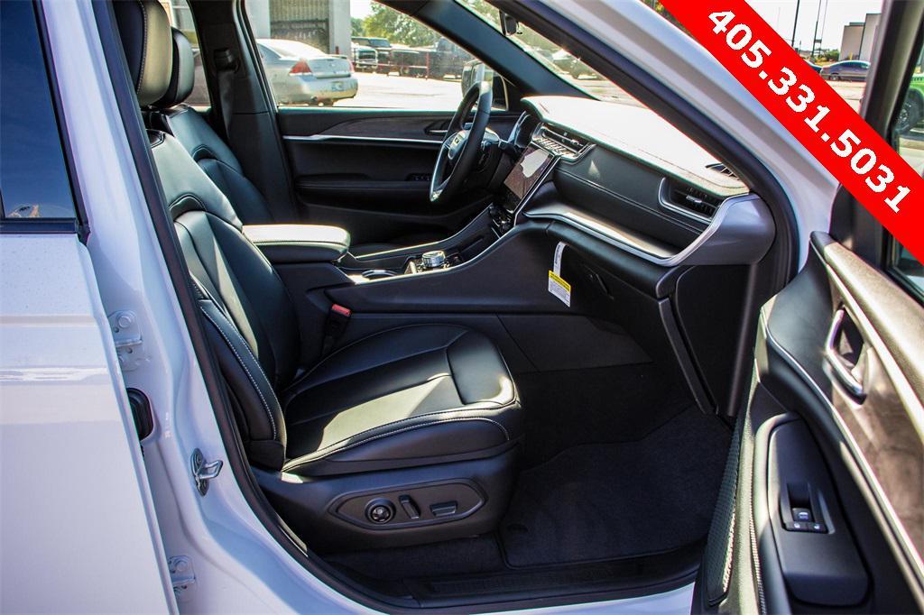 new 2025 Jeep Grand Cherokee car, priced at $38,156