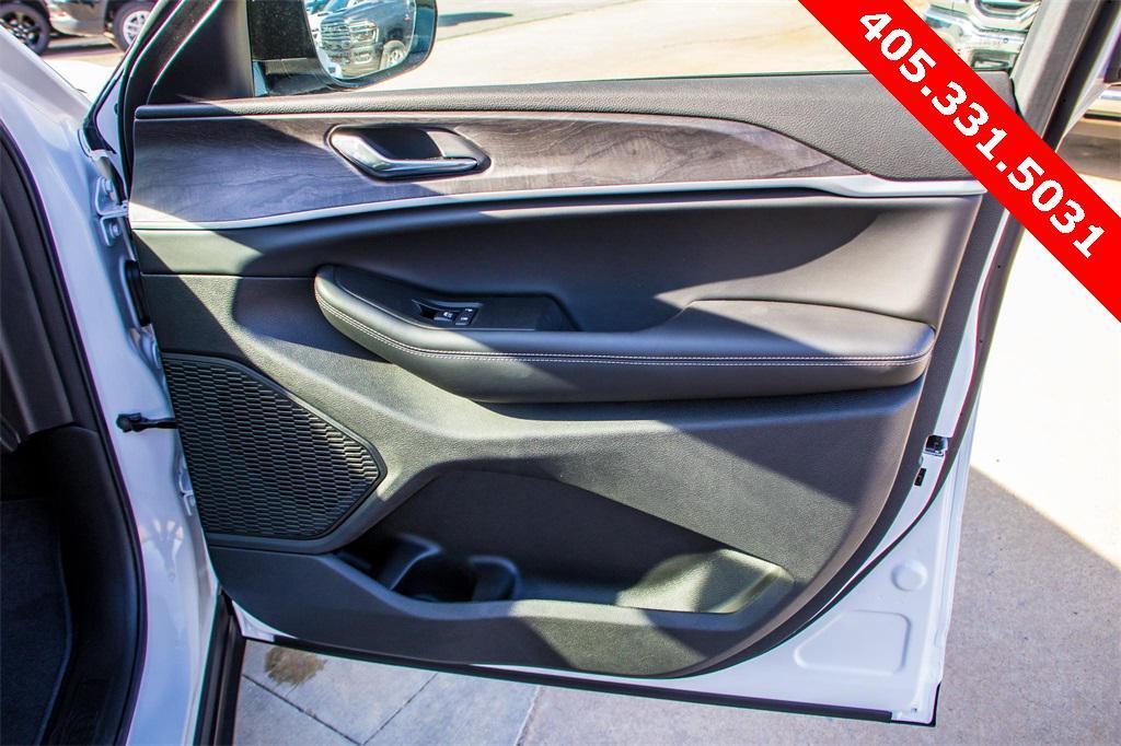 new 2025 Jeep Grand Cherokee car, priced at $38,156