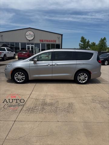 used 2021 Chrysler Pacifica car, priced at $18,550