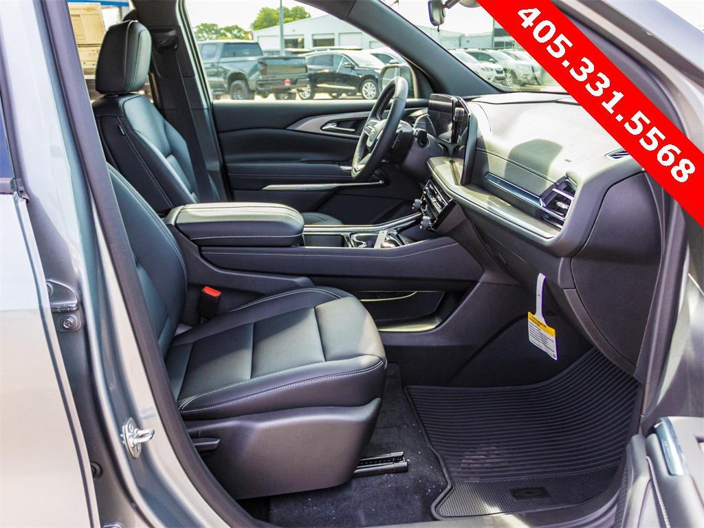 new 2025 Chevrolet Traverse car, priced at $43,530