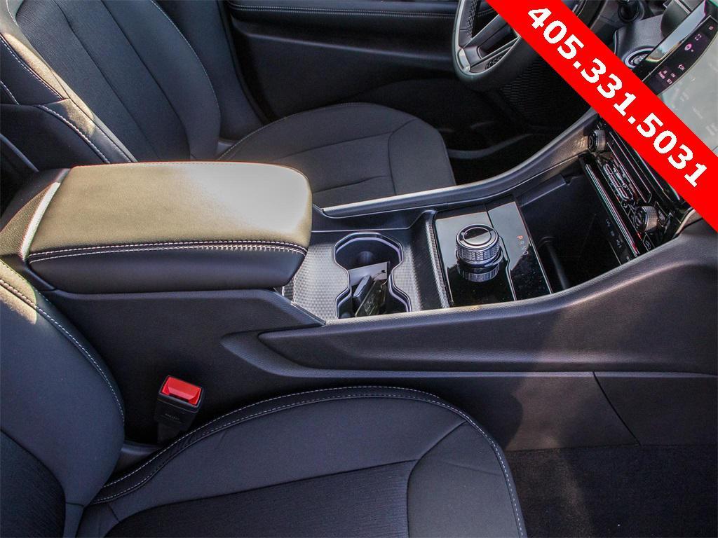 new 2025 Jeep Grand Cherokee car, priced at $36,098
