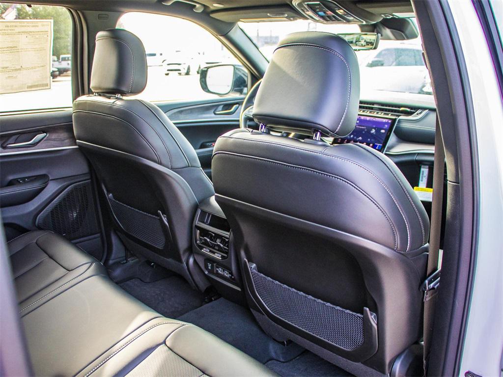 new 2025 Jeep Grand Cherokee car, priced at $45,153