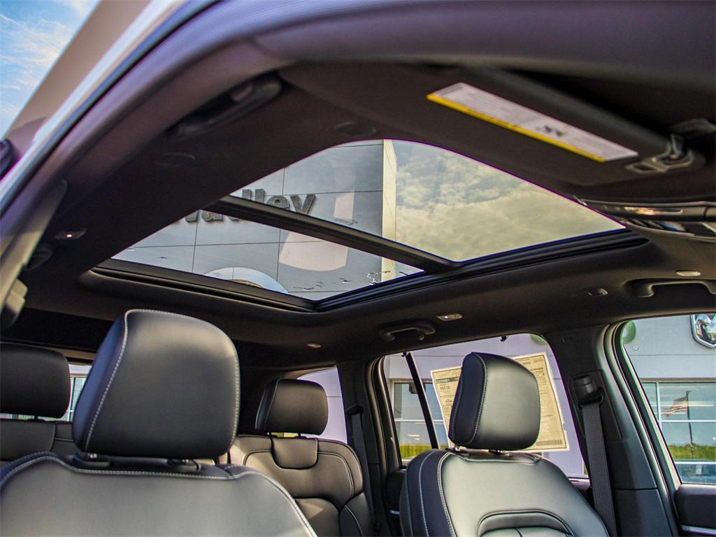 new 2025 Jeep Grand Cherokee car, priced at $45,153