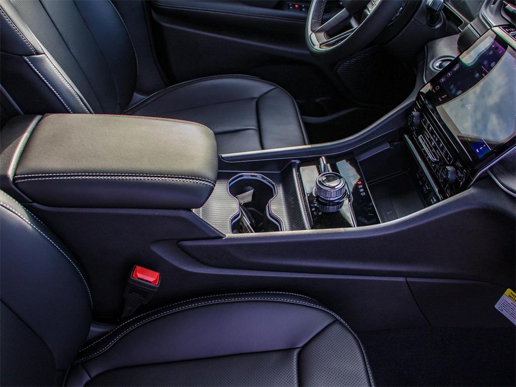 new 2025 Jeep Grand Cherokee car, priced at $45,153