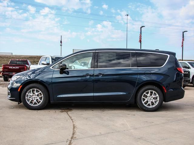 new 2025 Chrysler Pacifica car, priced at $39,229