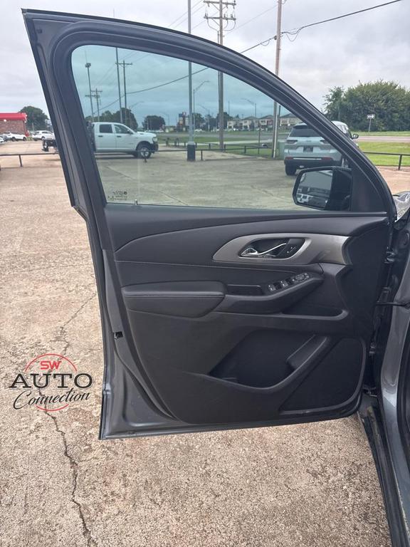 used 2020 Chevrolet Traverse car, priced at $14,905