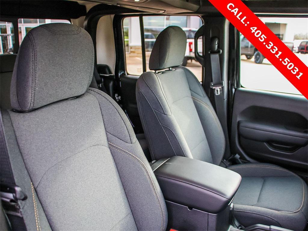 new 2025 Jeep Gladiator car, priced at $39,066