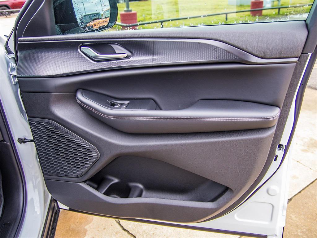 new 2025 Jeep Grand Cherokee L car, priced at $42,472