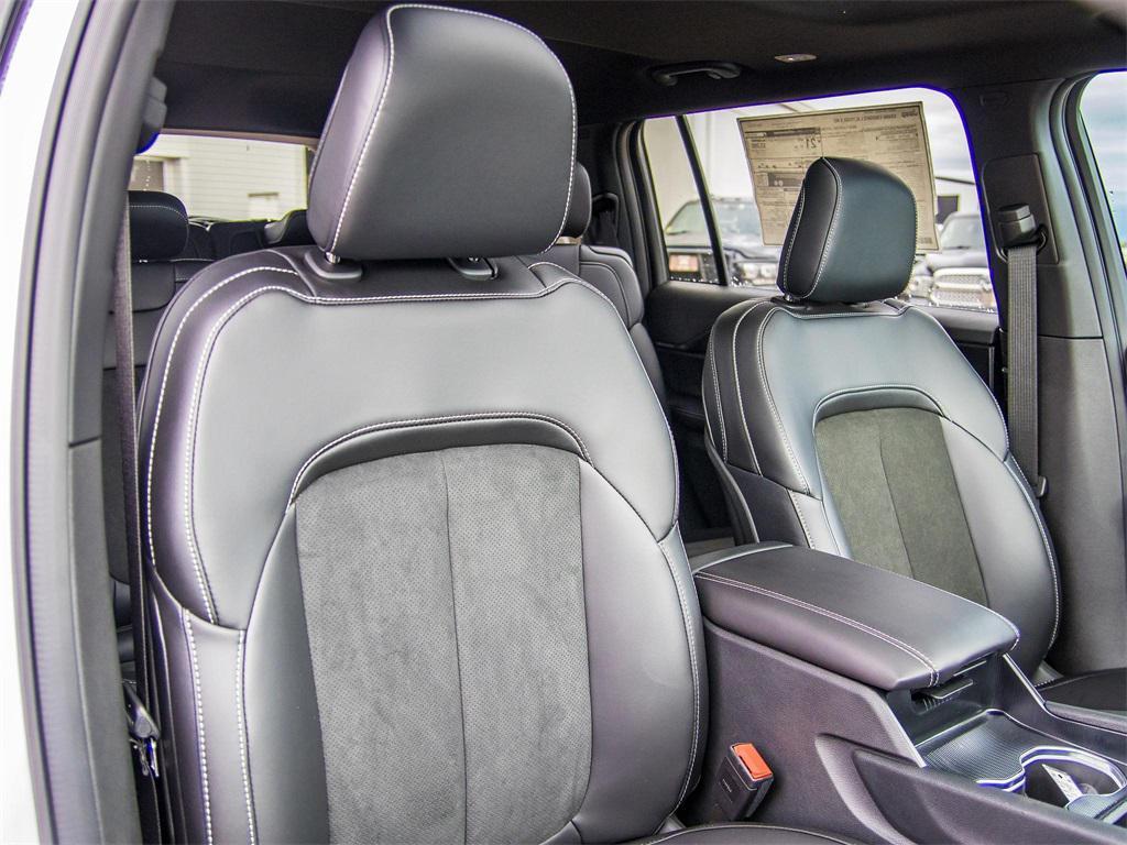 new 2025 Jeep Grand Cherokee L car, priced at $42,472