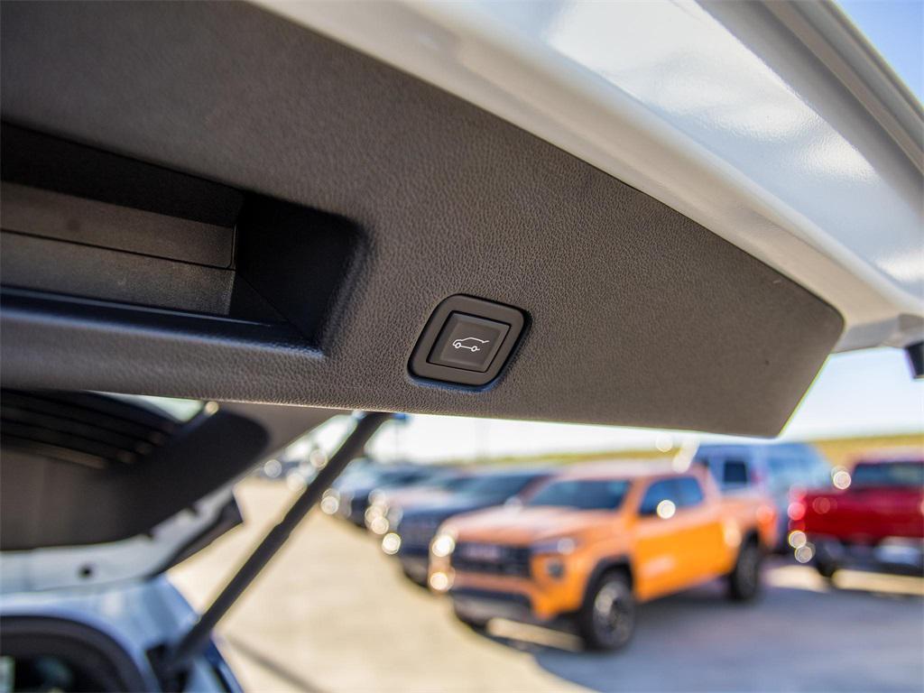 new 2026 Chevrolet Traverse car, priced at $63,004